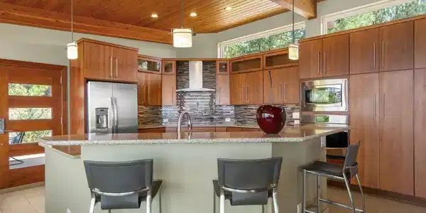 Image 4: Incredidble Kitchen to Match The View!