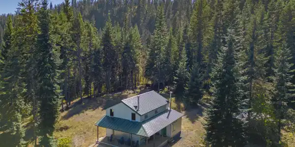 Image 3: Custom Cabin