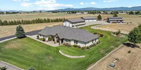 7513 W Nighthawk DR
