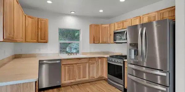 Image 2: Kitchen