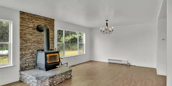 Image 3: Living Room