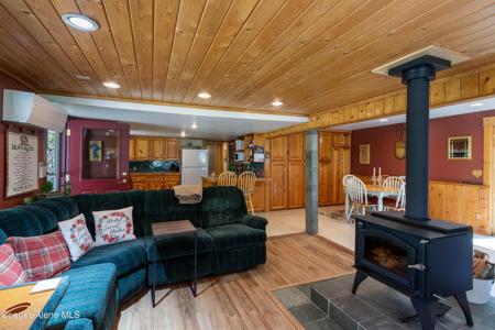 202 Fry Creek RD