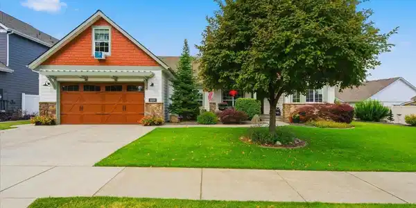 Image 4: Front of Home