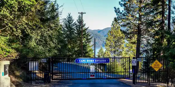 702 Glacier Loop Rd