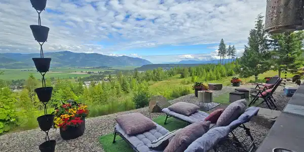 Image 3: Outdoor living with views