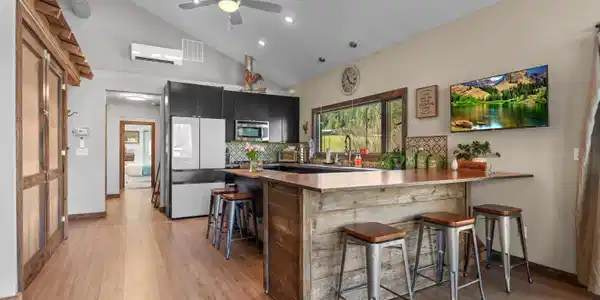 Image 3: Kitchen
