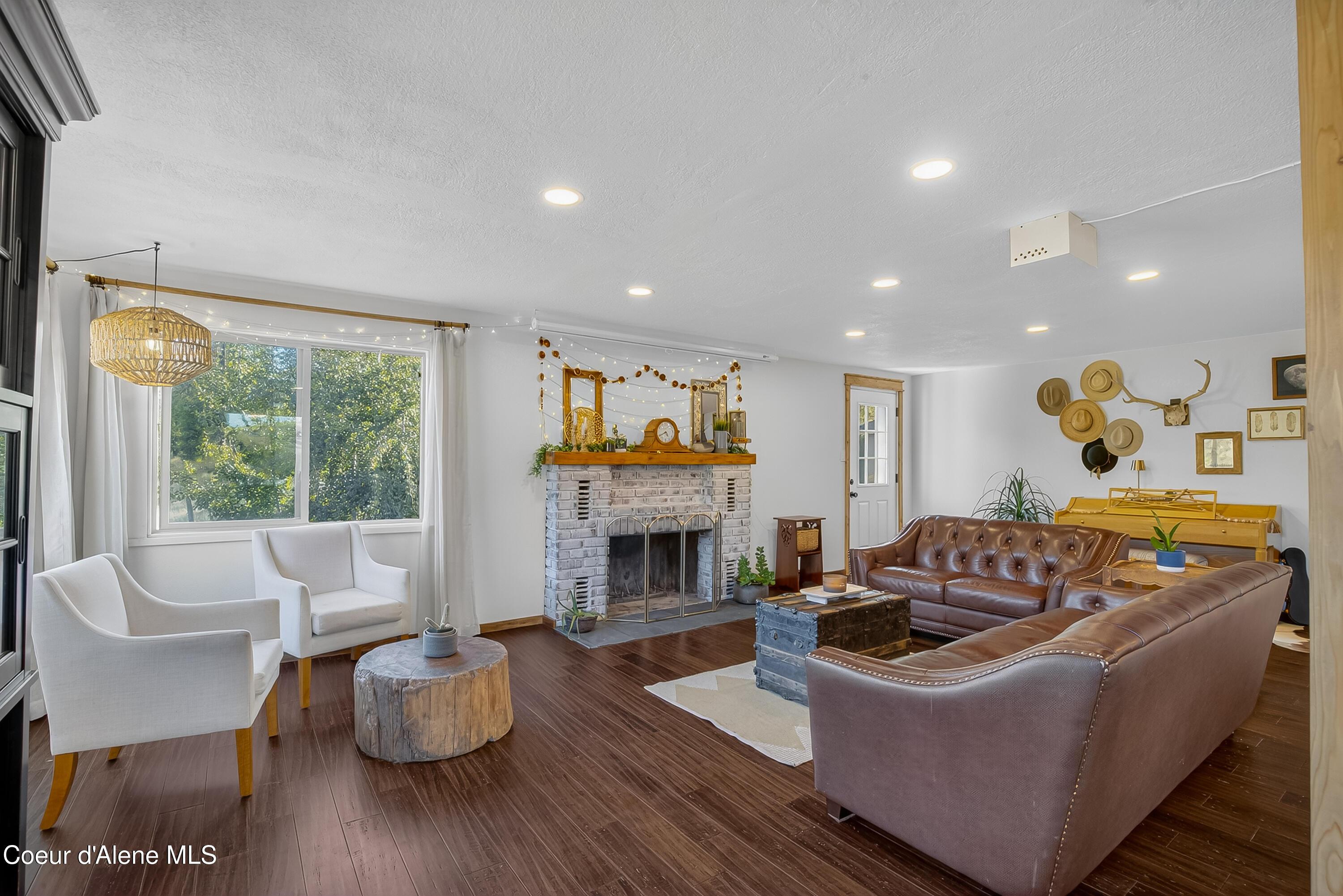 Image 4: Livingroom 050_AM3I5433