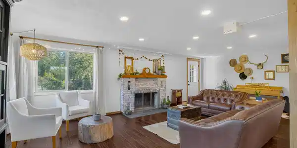 Image 4: Livingroom 050_AM3I5433