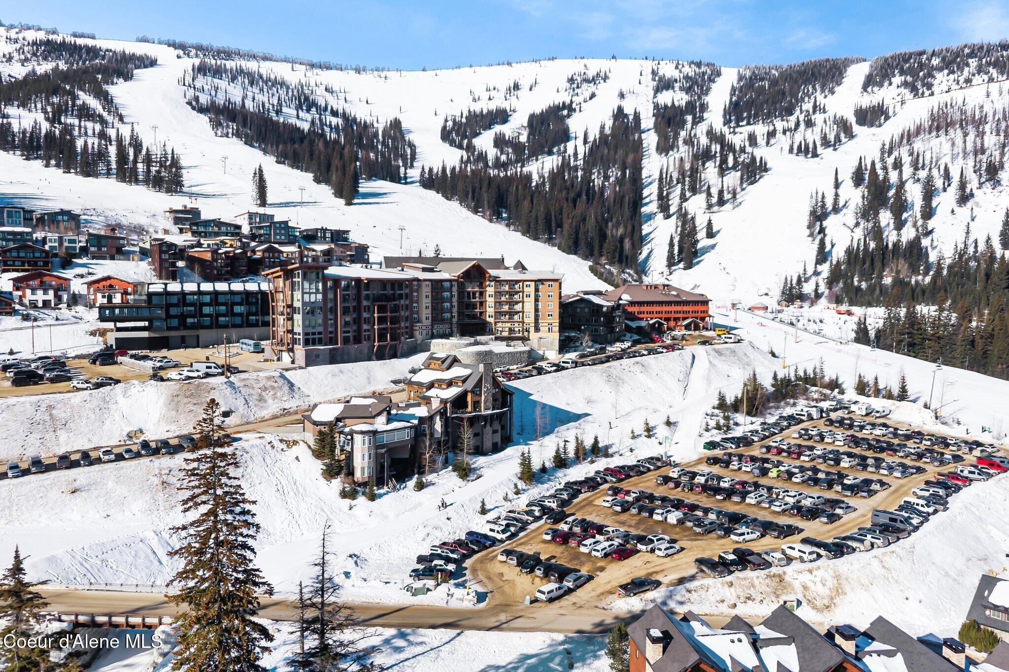 Image 4: Ski-In Ski-Out Location