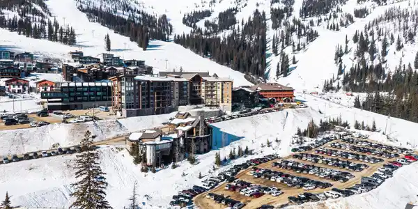 Image 4: Ski-In Ski-Out Location