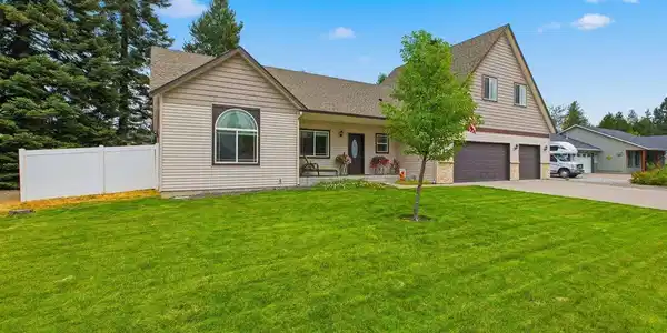 Image 2: Front of Home