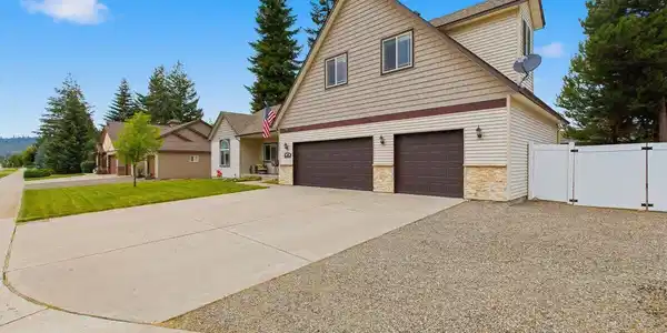 Image 3: Front of Home