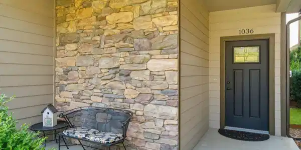 Image 3: Entry