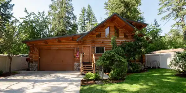 28 Creekside LN