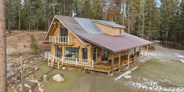 700 Deer Trail RD
