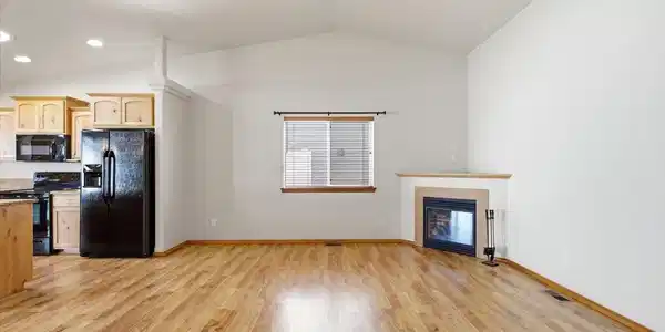 Image 4: 09-8745 W Zion St_RedHogMedia