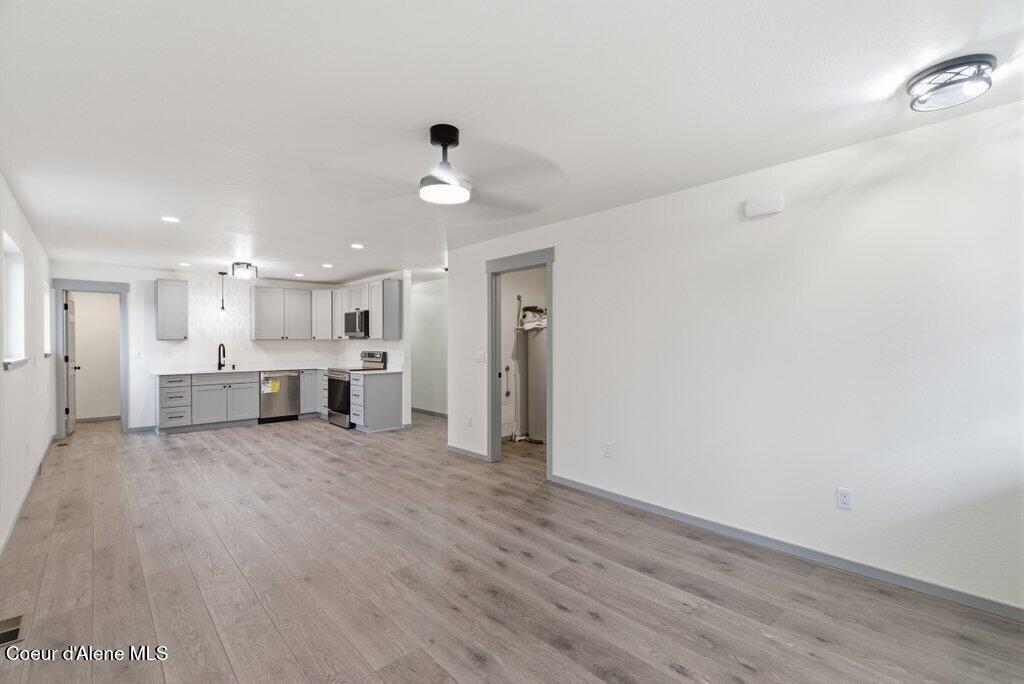 Image 3: Living Room