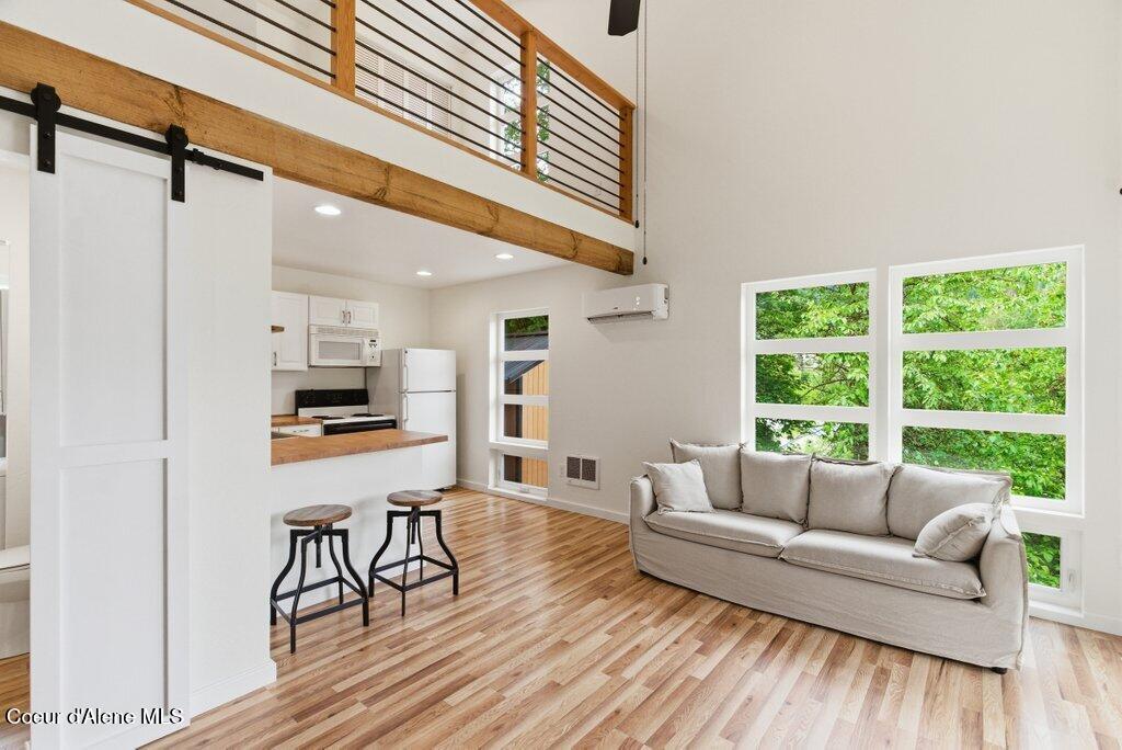 Image 3: 605livingRm
