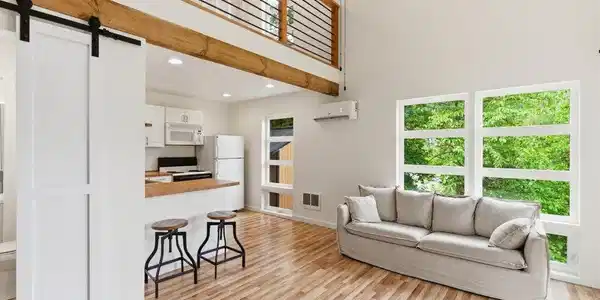 Image 3: 605livingRm