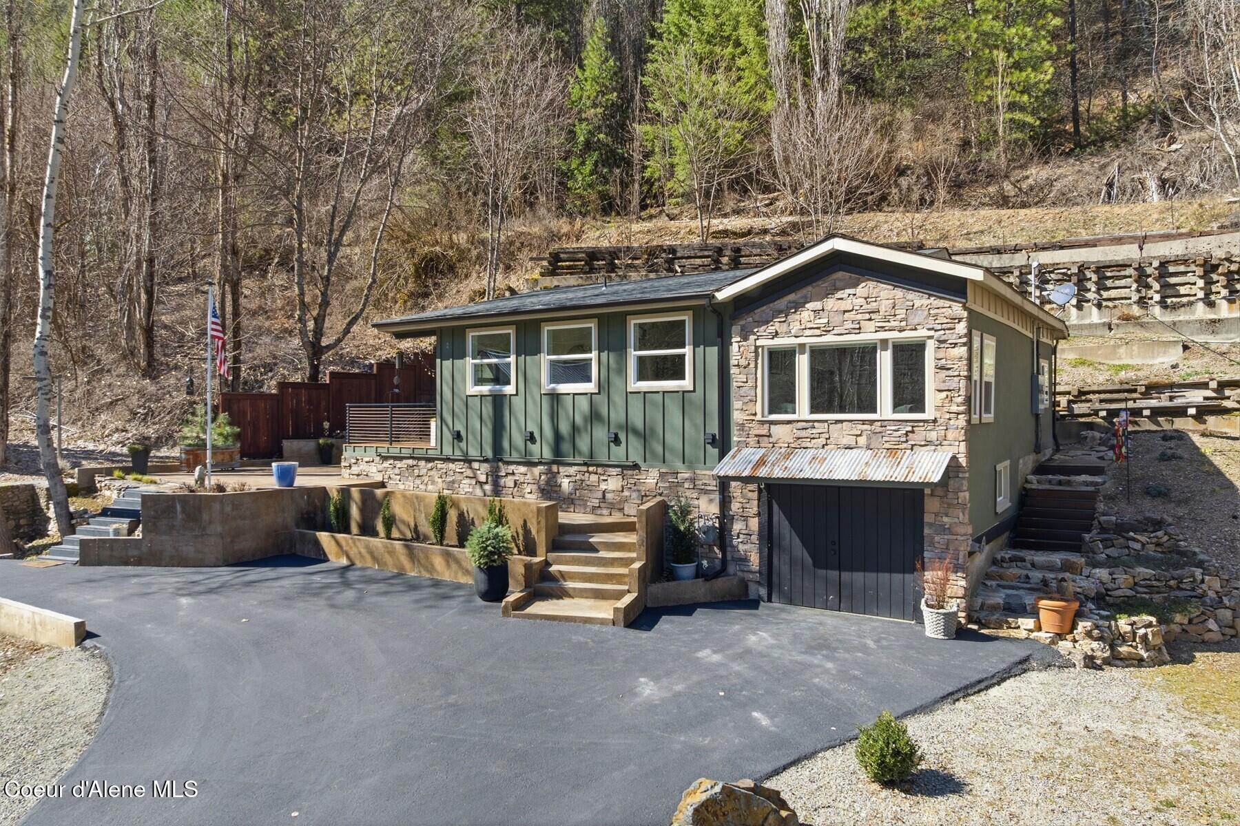 Image 2: Contemporary Ski Retreat