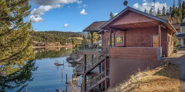 Image 2: Incredible Waterfront Home