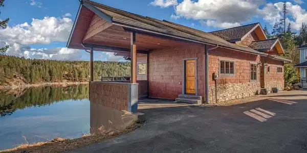 Image 3: Sitting on Lake Coeur d'Alene
