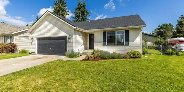 625 W Bushwood AVE