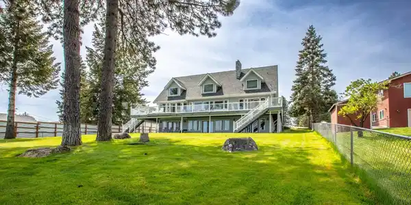 Image 2: Home on Pend Oreille River
