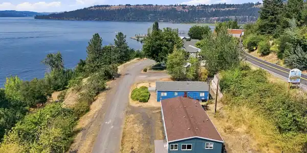 403 S Lakefront AVE