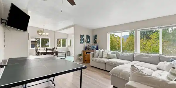 Image 4: Inside-Media-Lakefront-09