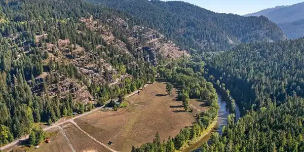 Image 2: 02-11216 Old River Rd