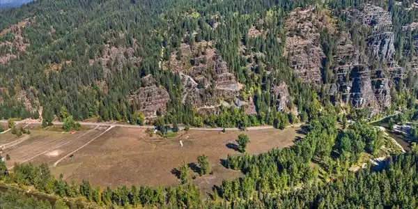 Image 3: 04-11216 Old River Rd