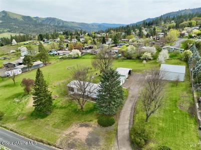204 Apple Ln