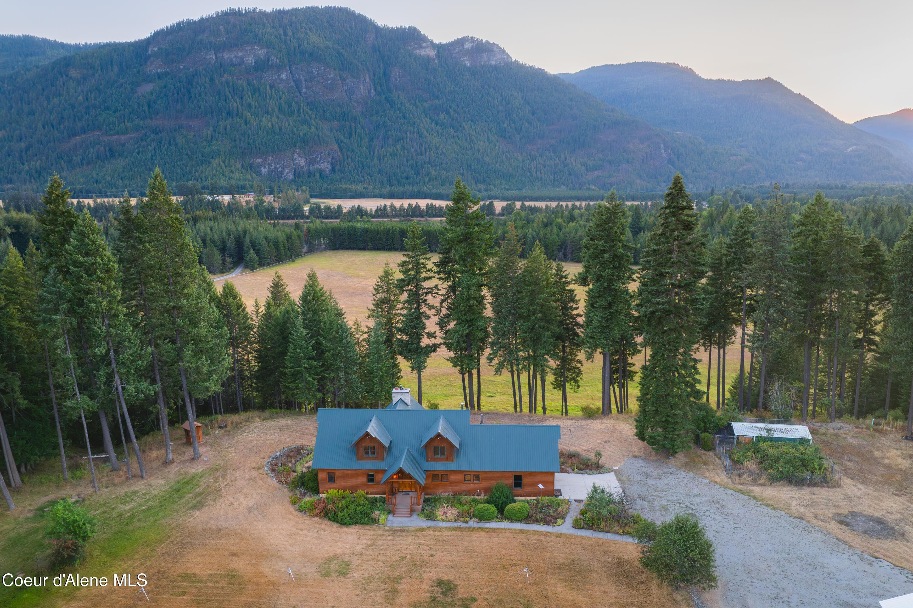Image 2: Your own private waterfront!