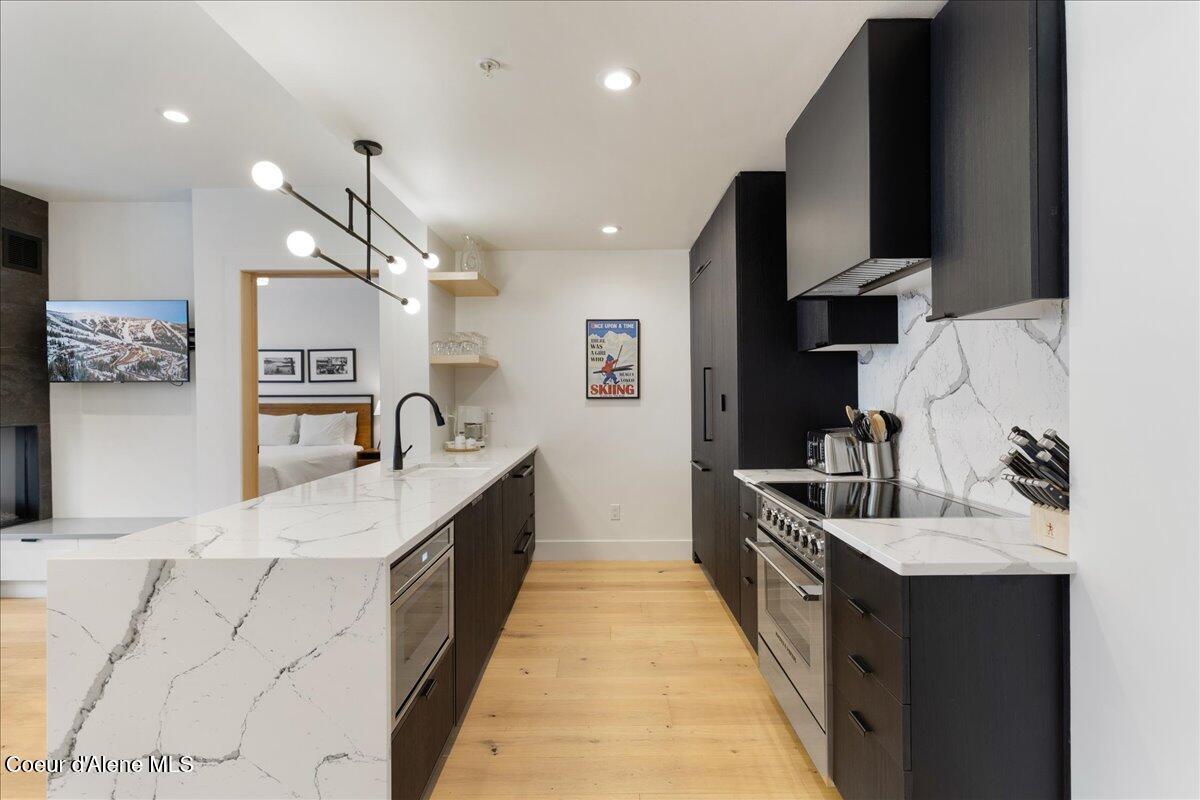 Image 3: Kitchen
