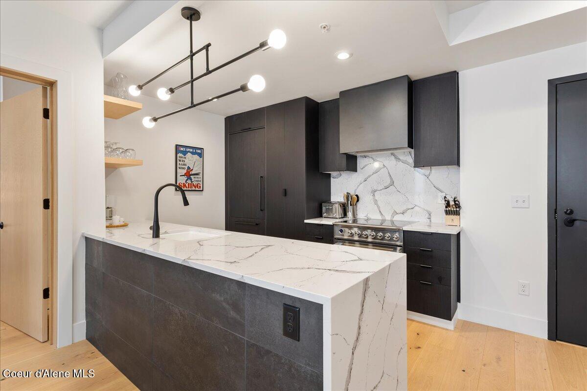 Image 4: Kitchen