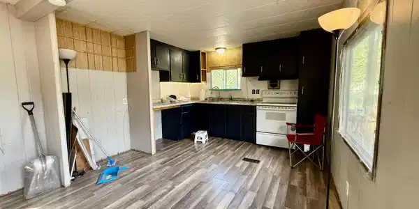 Image 3: Kitchen