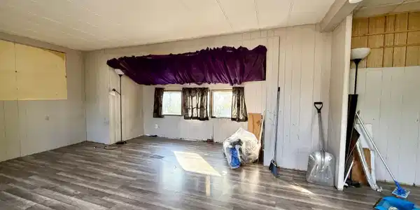 Image 4: Living Room