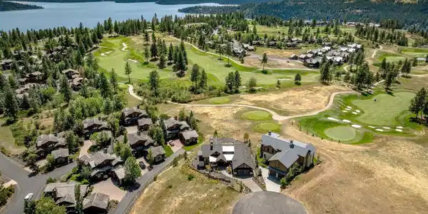 Image 2: Beautiful Club Setting
