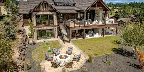 Image 3: Incredible Outdoor Living Spaces