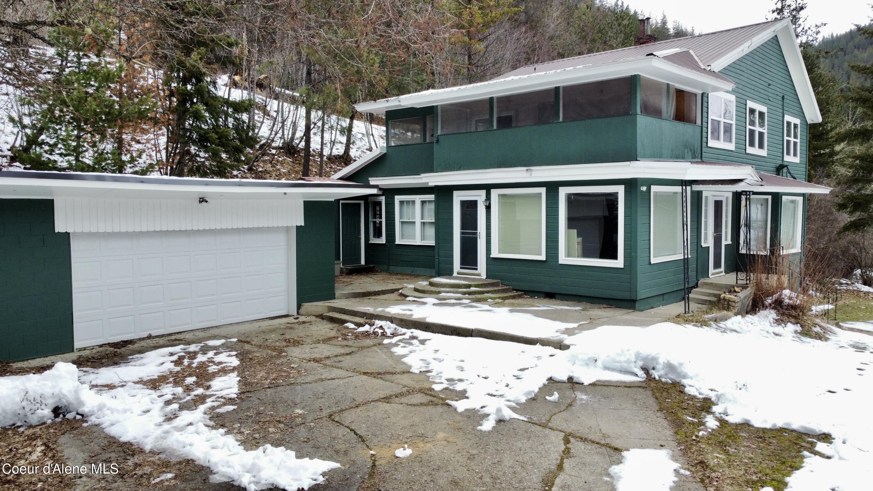 Image 4: 2 Car Garage