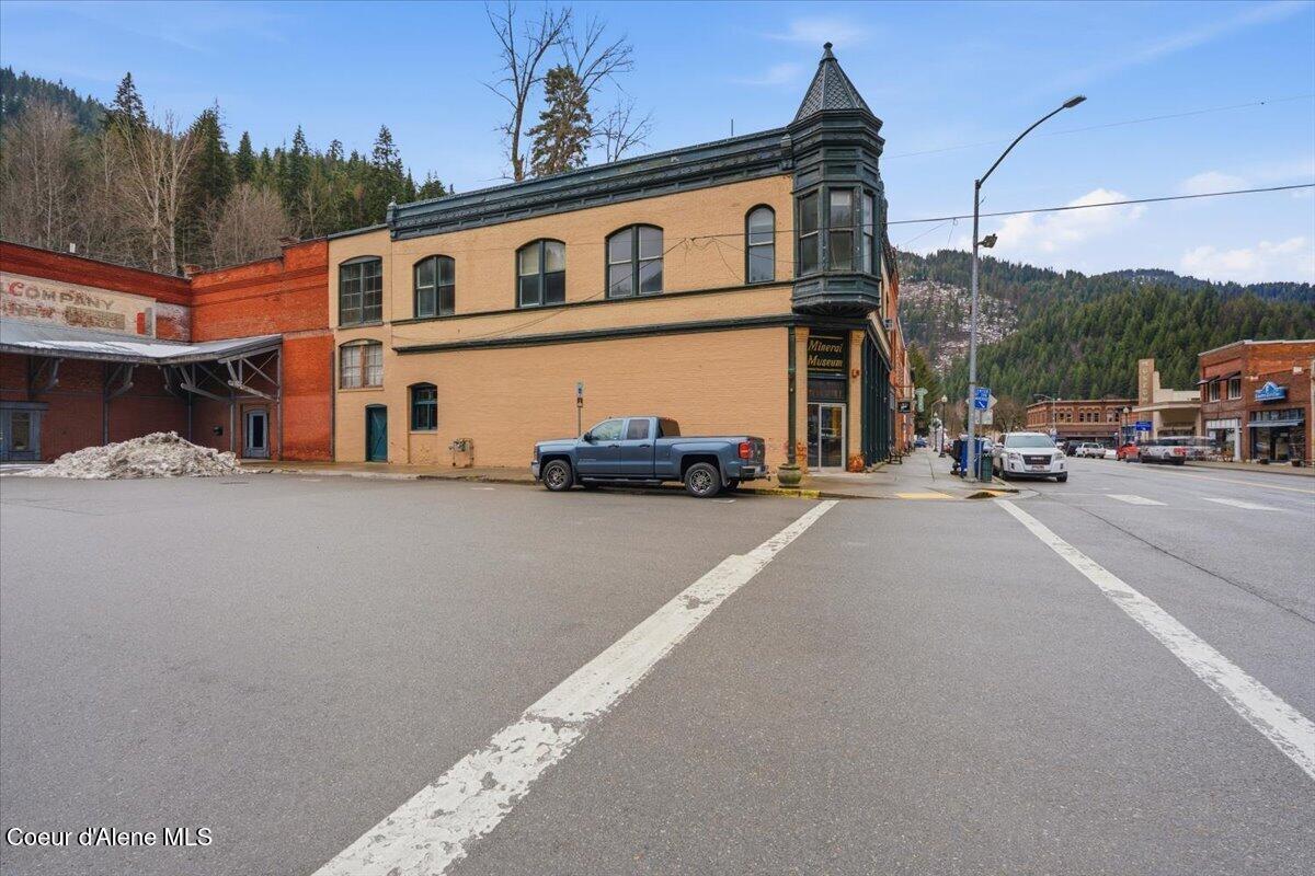 Image 3: 05-506 6th St 524 Bank St_RedHogMedia