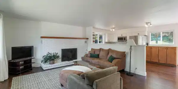 Image 2: Living Room