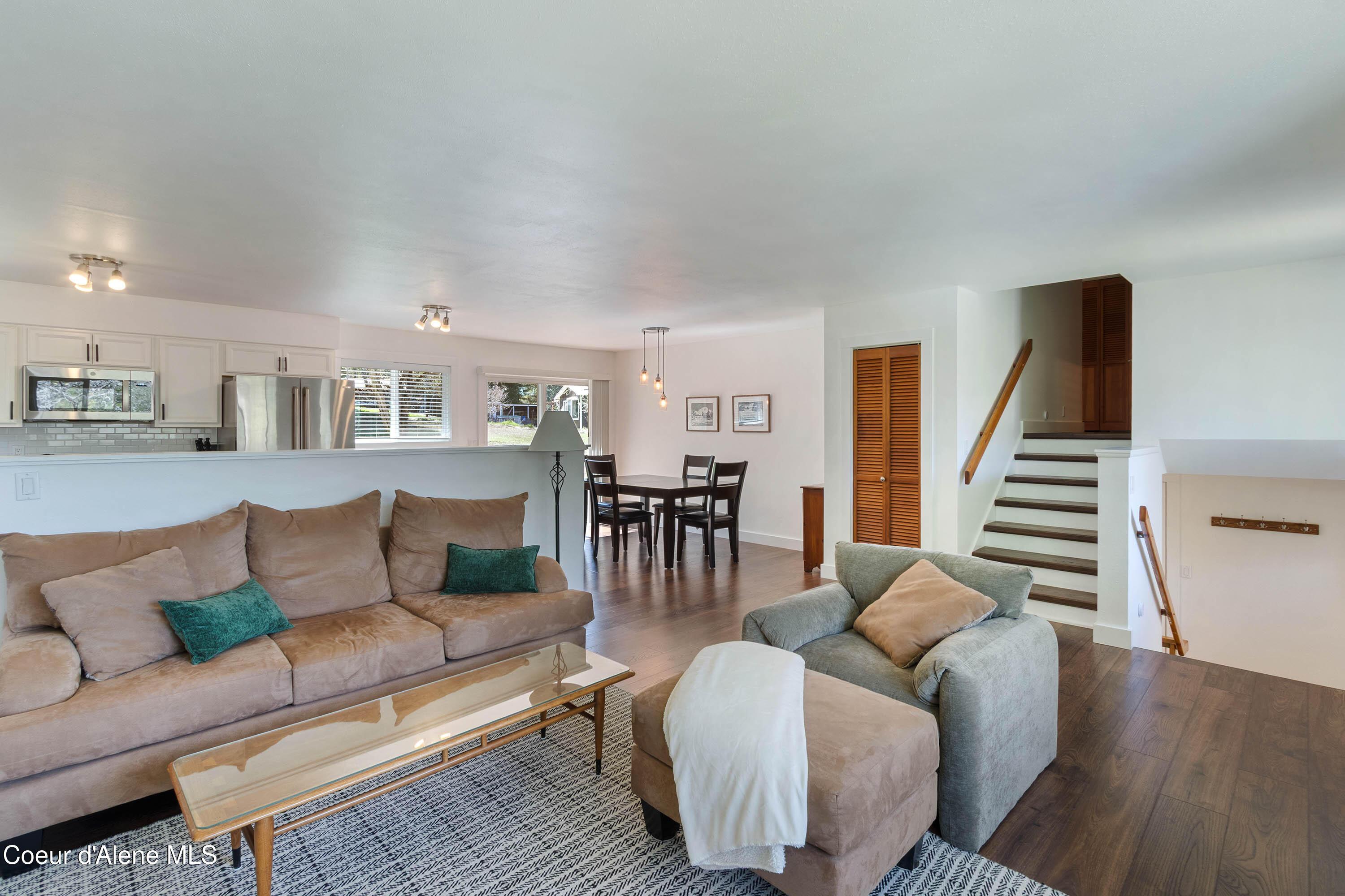 Image 4: Living Room to Split Entry