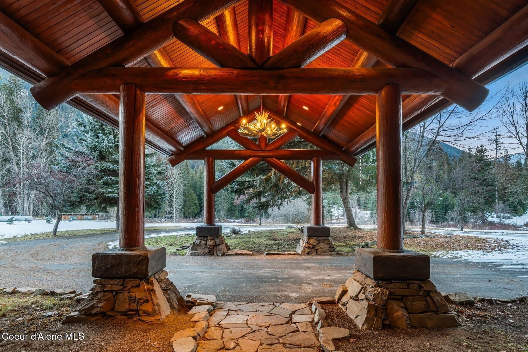 Image 4: A Grand Porte-Cochere