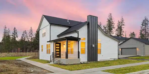 469 E PENSTEMON RD