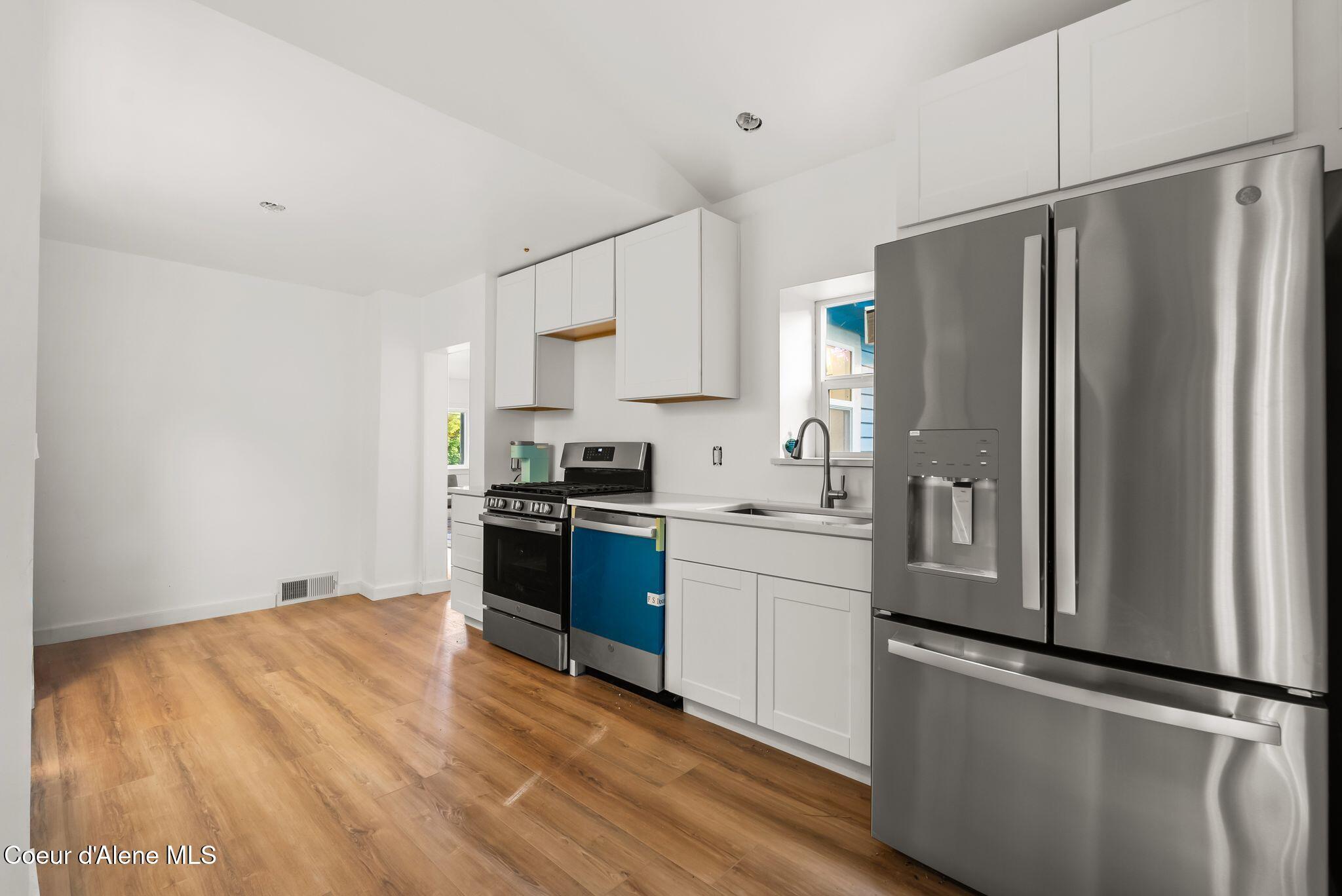 Image 4: Kitchen (1)