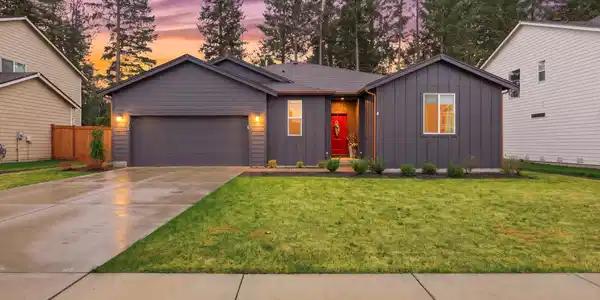 248 E Sandmyrtle AVE