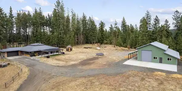 Image 3: Cougar Estates Retreat