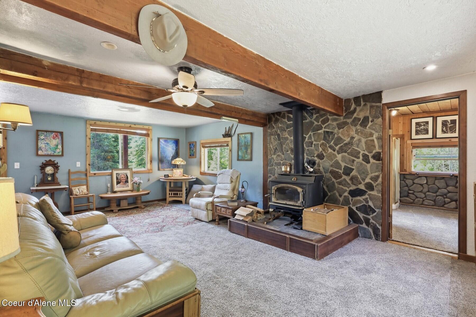 Image 3: Living Room